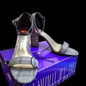 Worthington 8.5 plaid heels NIB